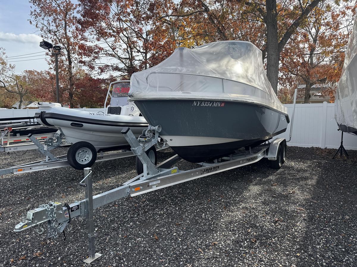 Used 2017 Everglades 230 Center Console