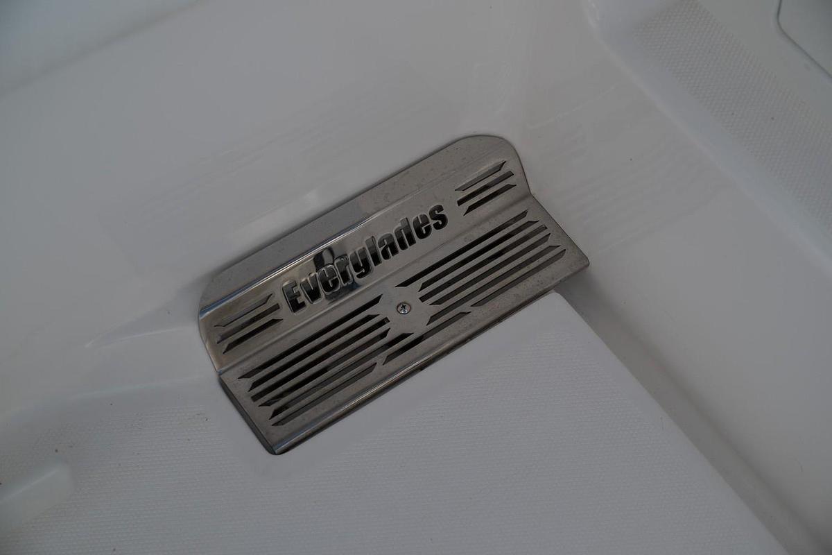 Used 2019 Everglades 295 Center Console