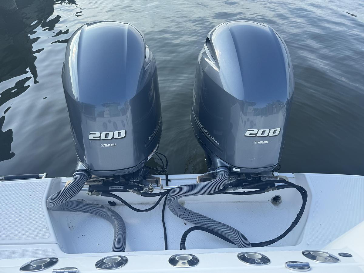 Used 2016 Everglades 255cc