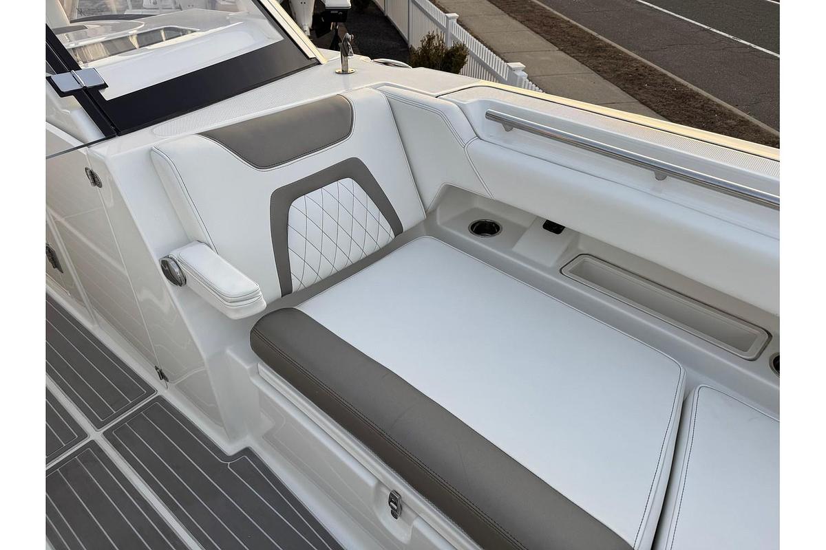 Used 2023 World Cat 280 DC-X