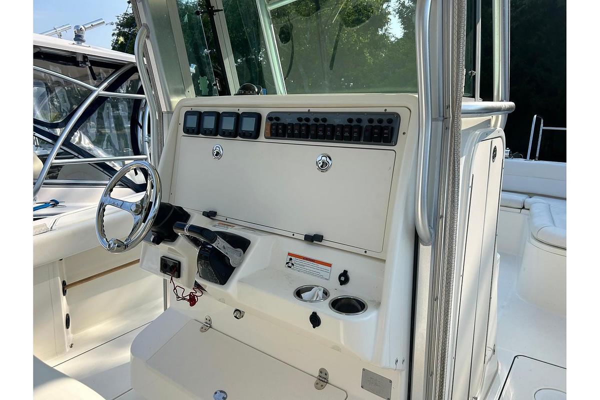 Used 2012 World Cat 320 CC