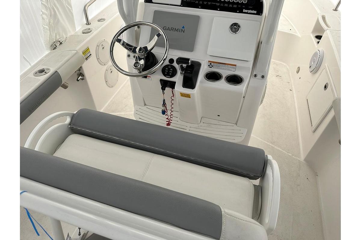 Used 2018 Everglades Boats 230CC