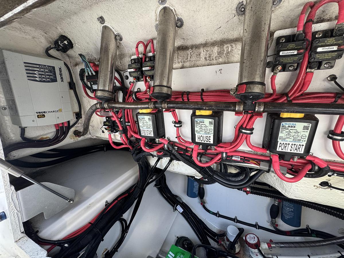 Used 2019 Everglades 295 Center Console