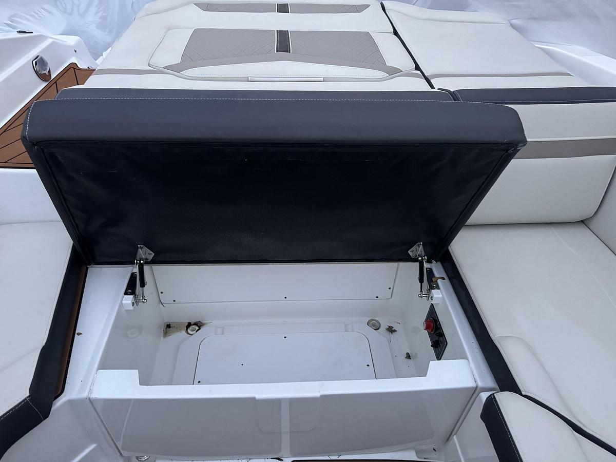 Used 2022 Monterey 235SS