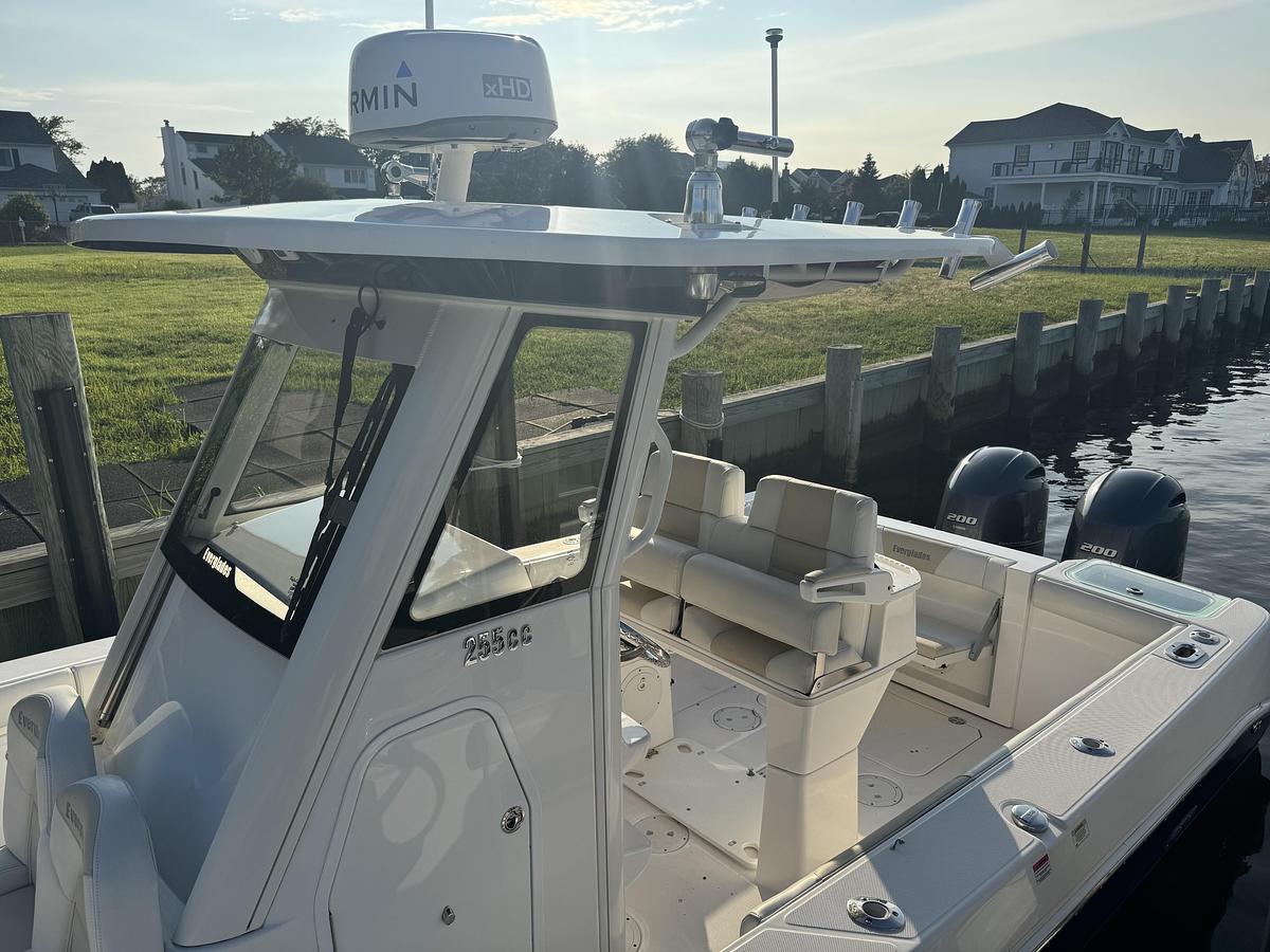 Used 2016 Everglades 255cc