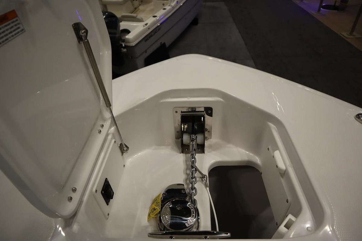 2025 Everglades 315 Center Console