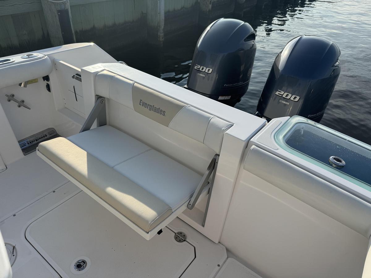 Used 2016 Everglades 255cc