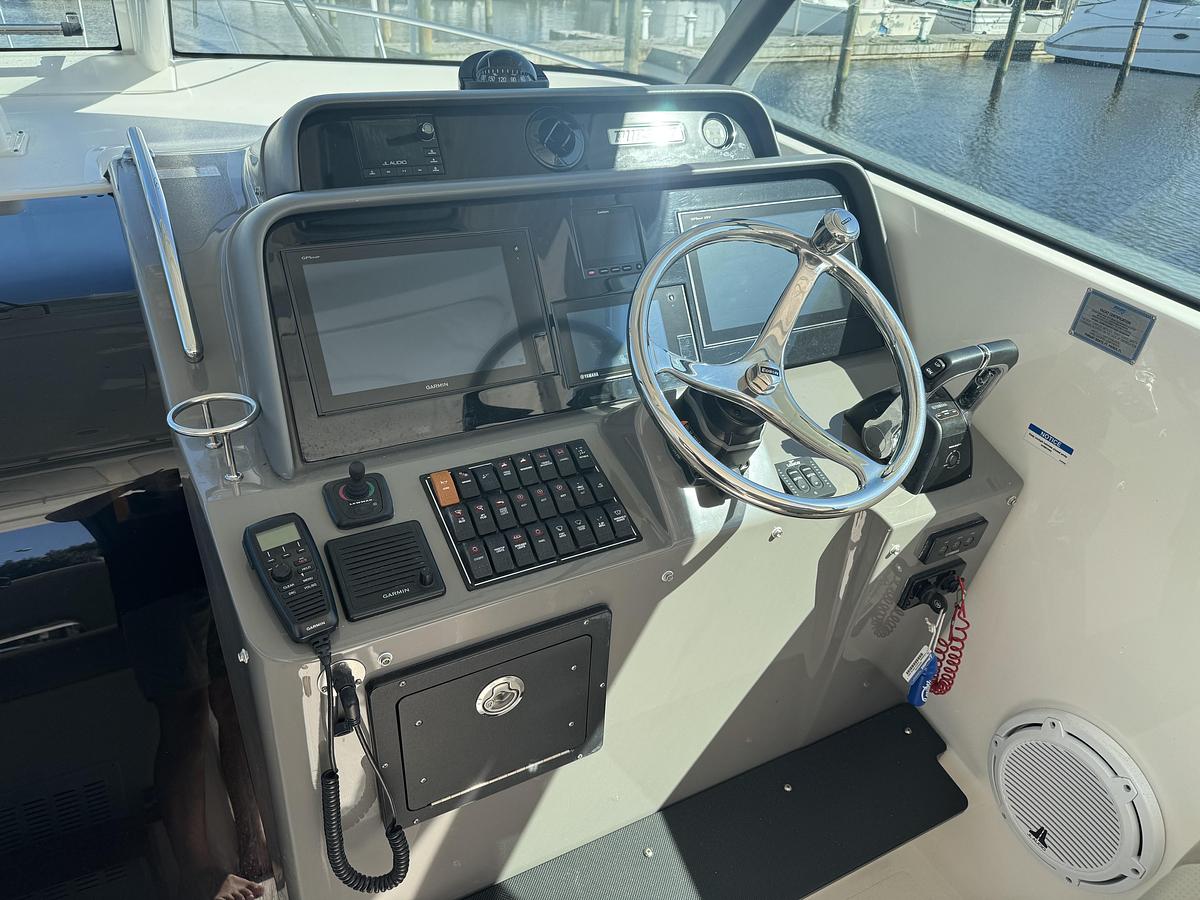 Used 2020 Pursuit 385OS