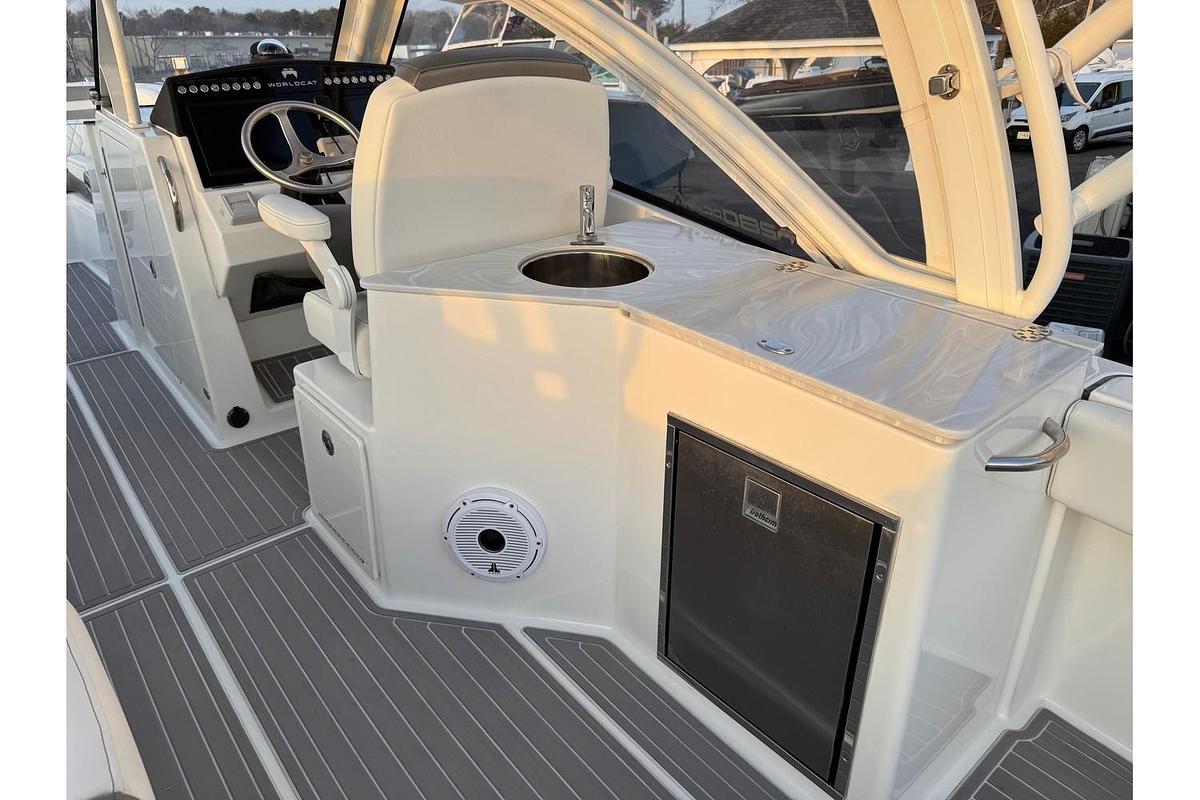 Used 2023 World Cat 280 DC-X