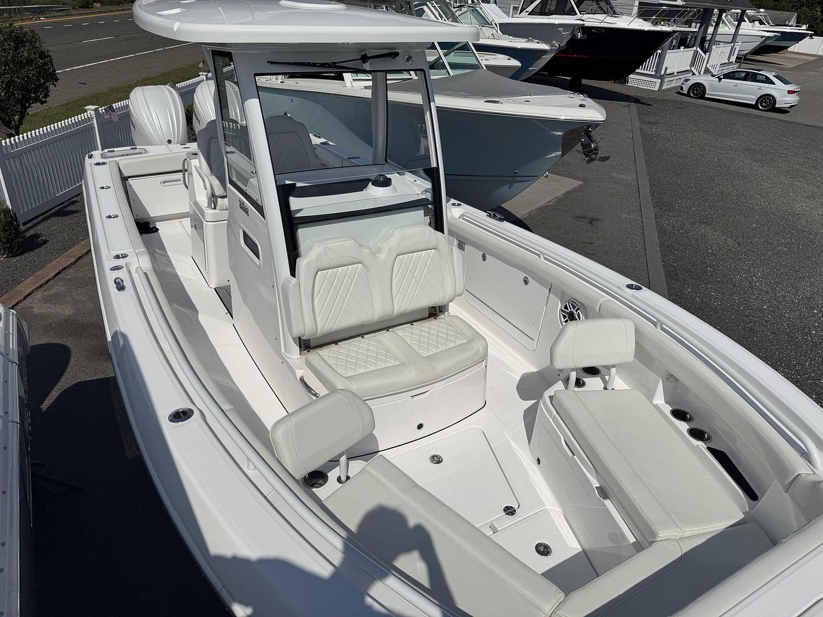 2024 Everglades 285 Center Console