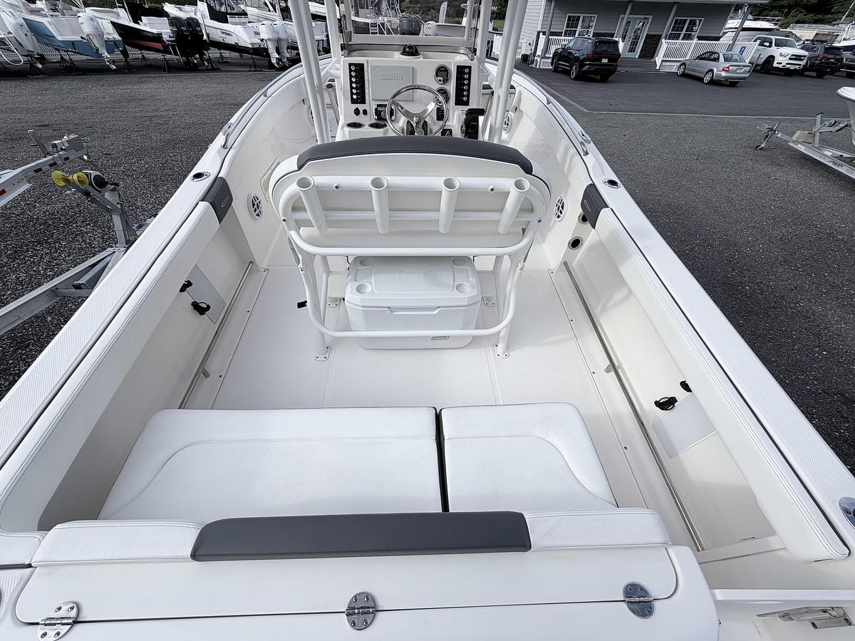Used 2022 Robalo R222 Explorer