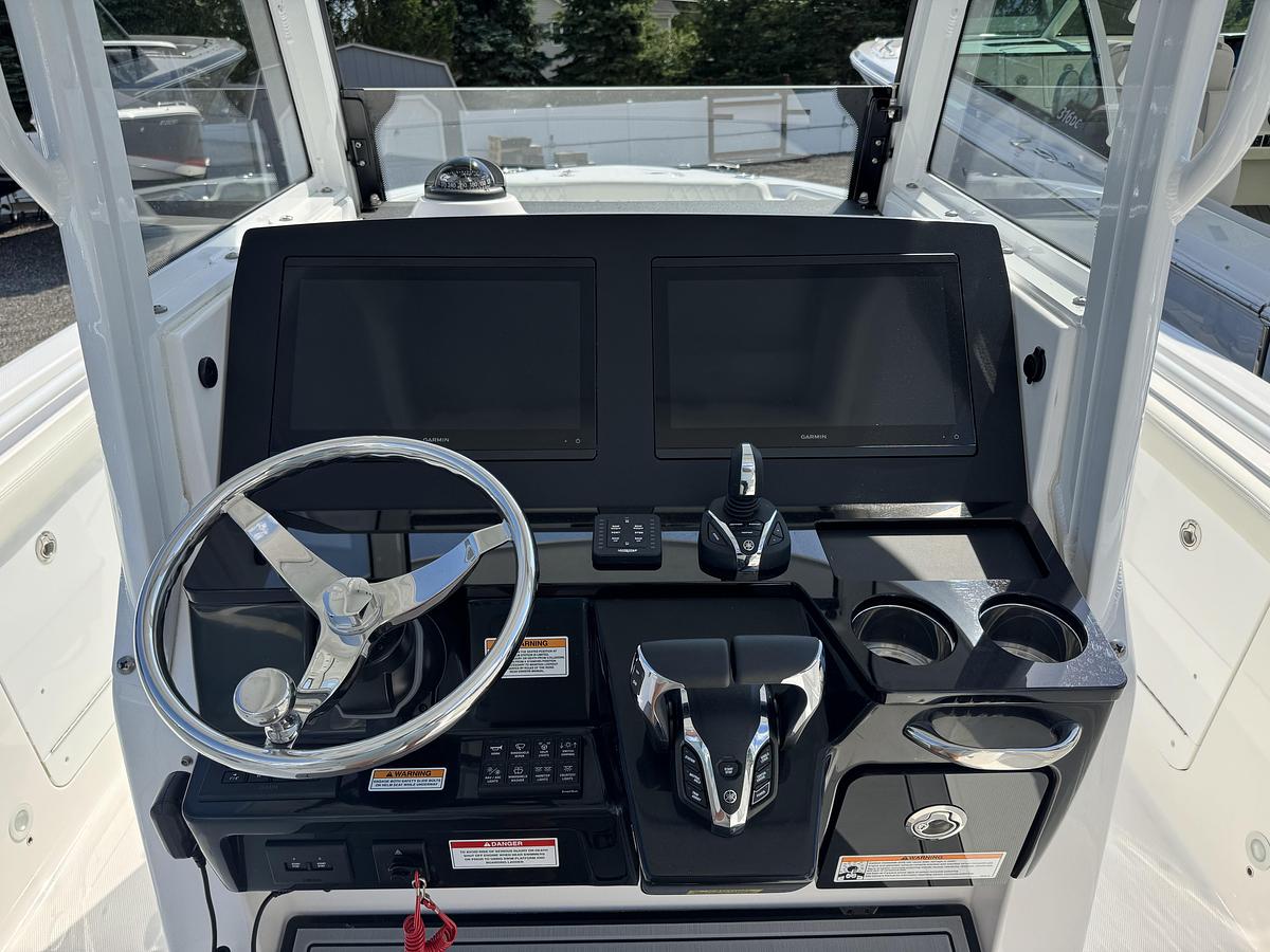 2024 Everglades 285 Center Console
