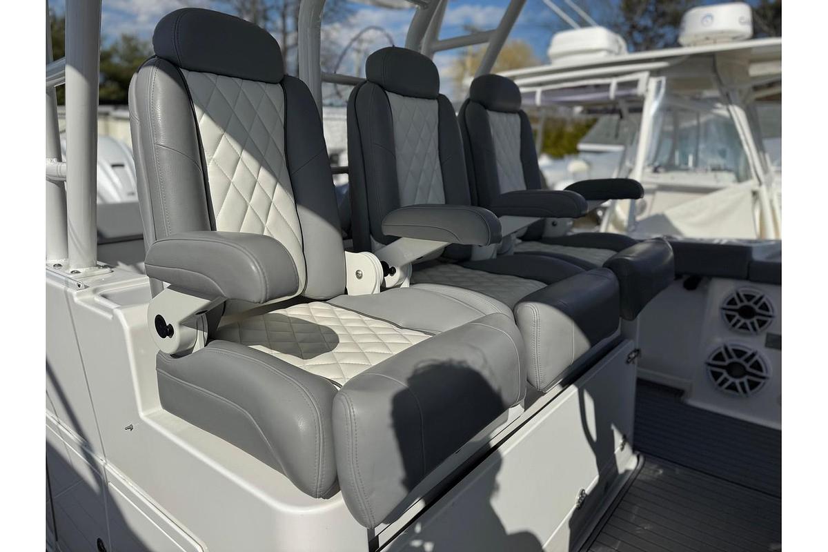 Used 2022 Everglades 395cc