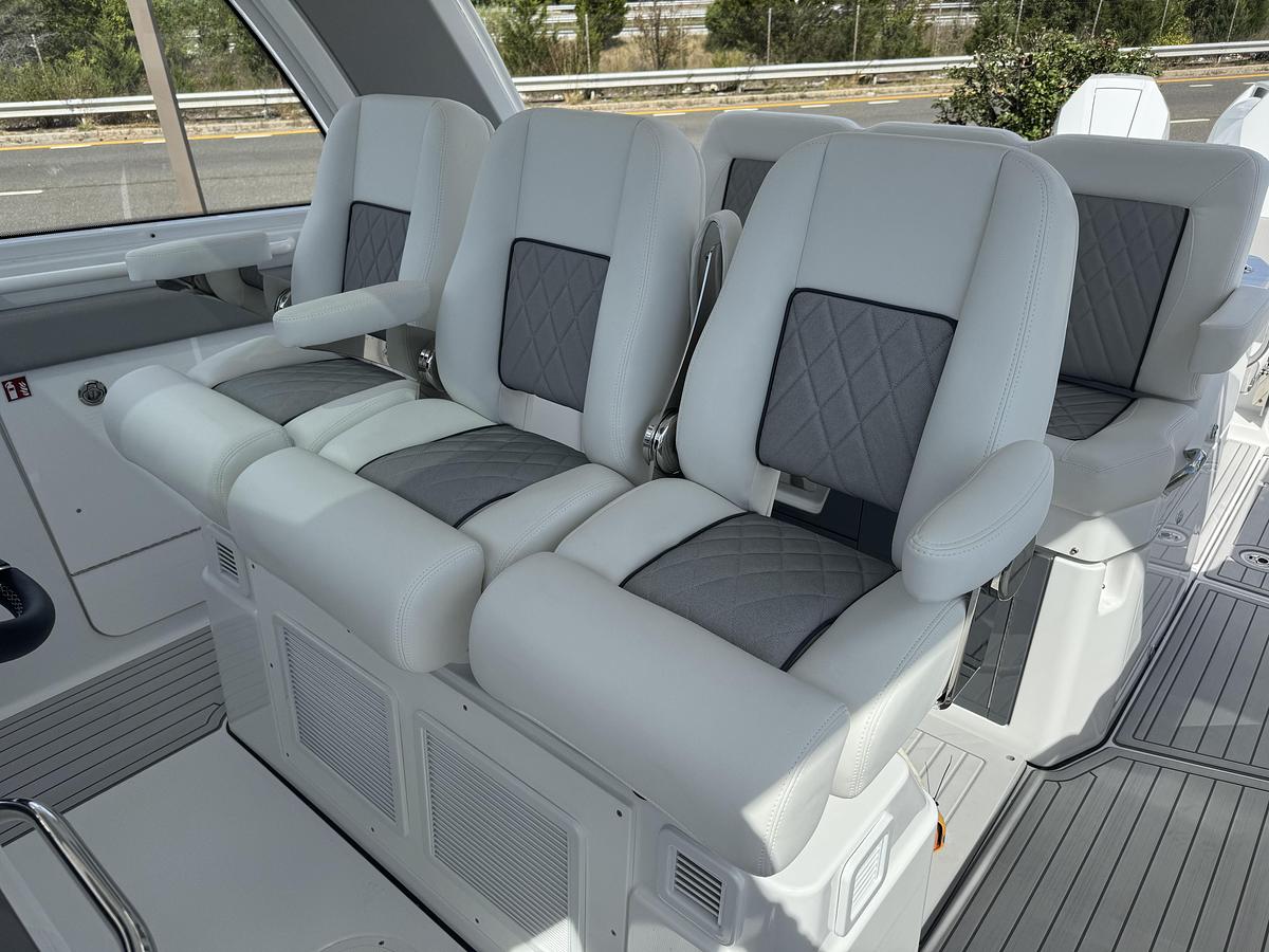 2026 Everglades 367CX