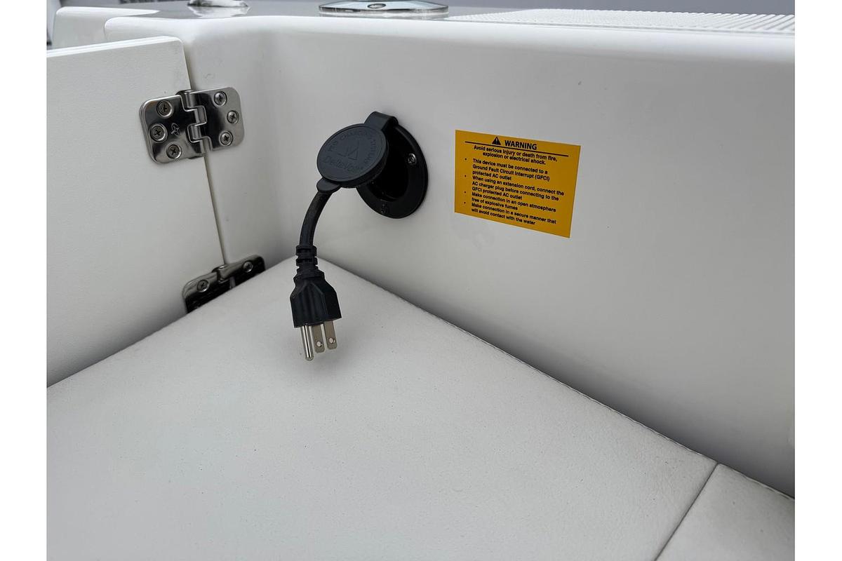 Used 2024 Sailfish 220 CC