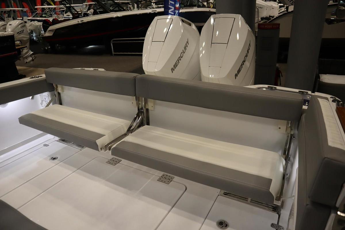 2025 Everglades 315 Center Console