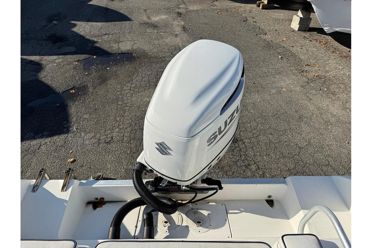 Used 1998 Cobia 220 Walkaround