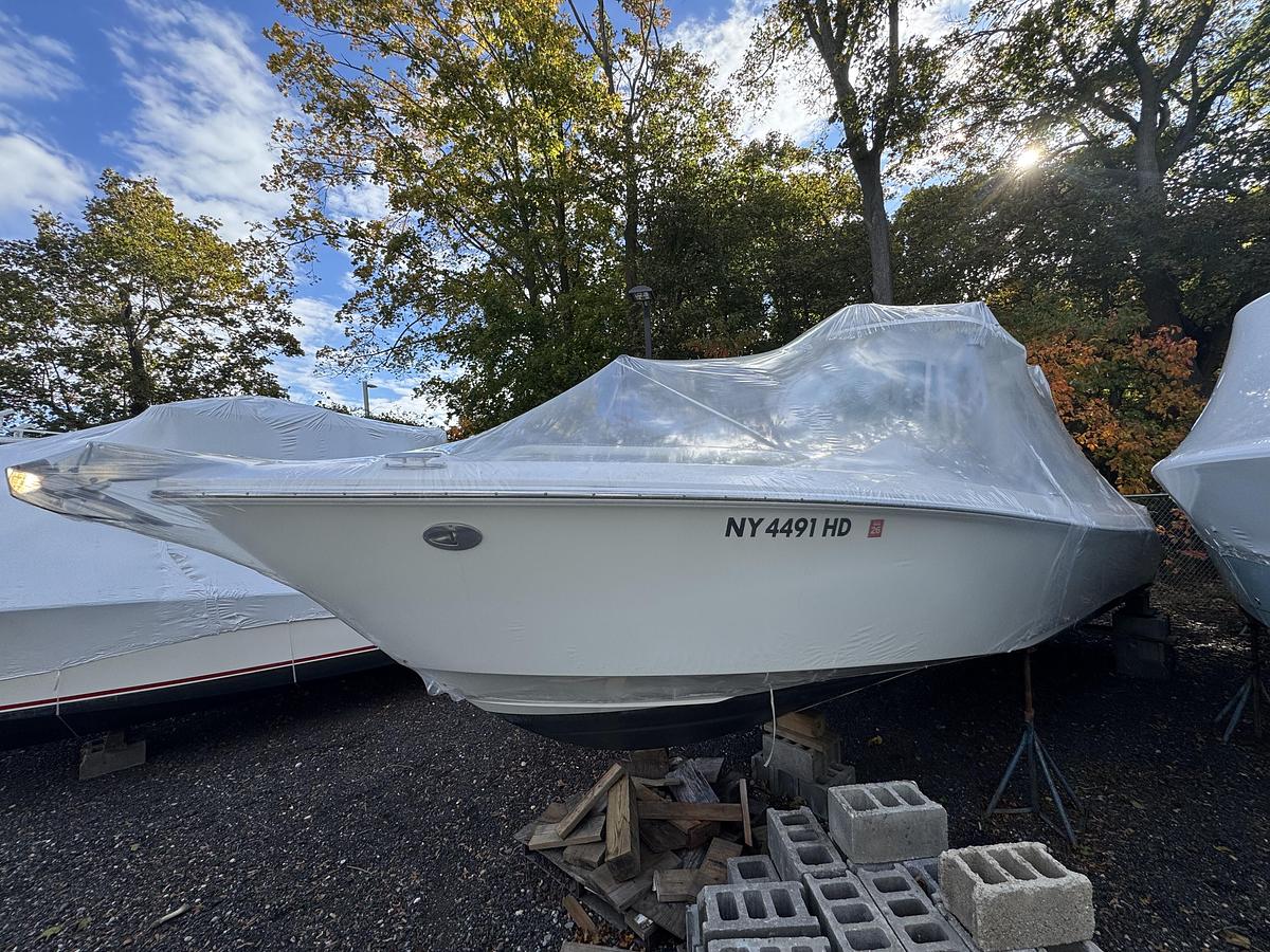 Used 2006 Everglades 290 Pilot
