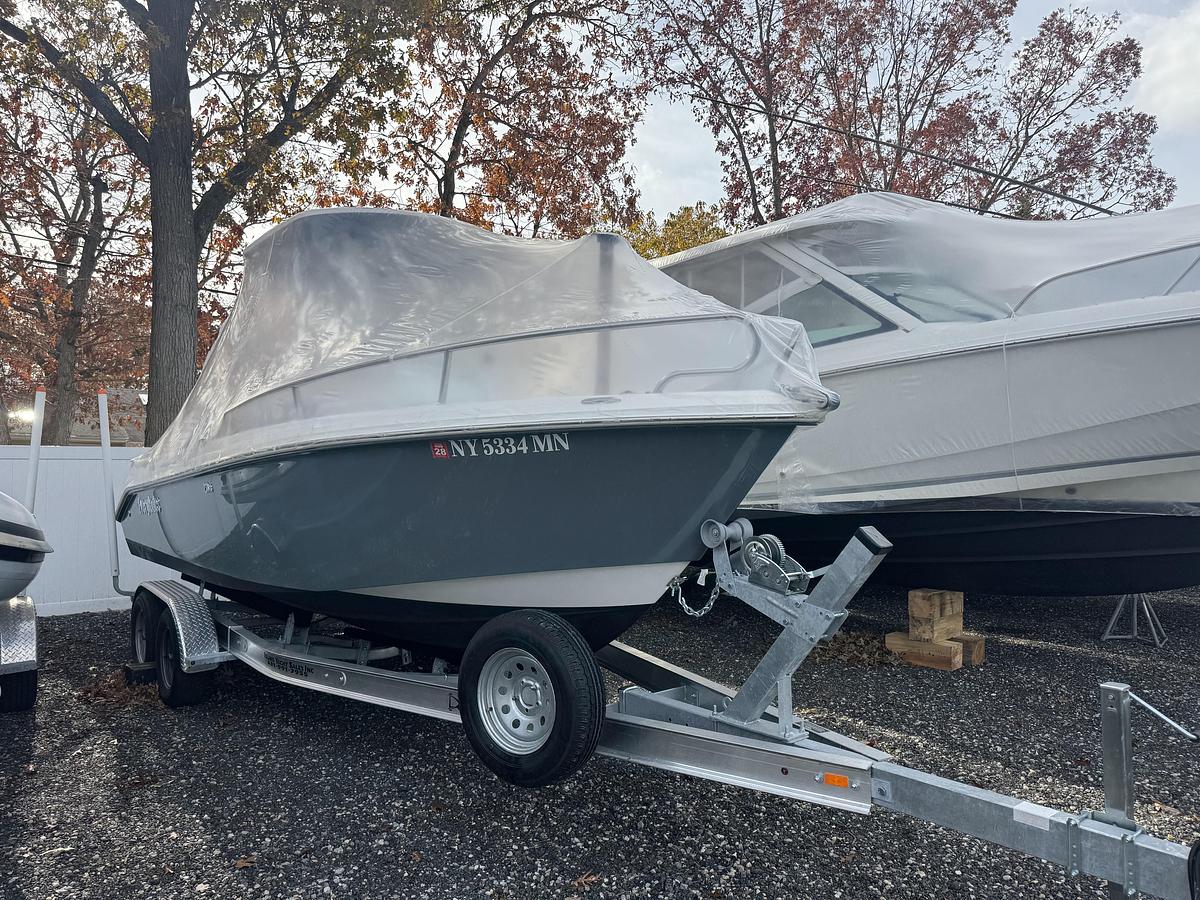 Used 2017 Everglades 230 Center Console
