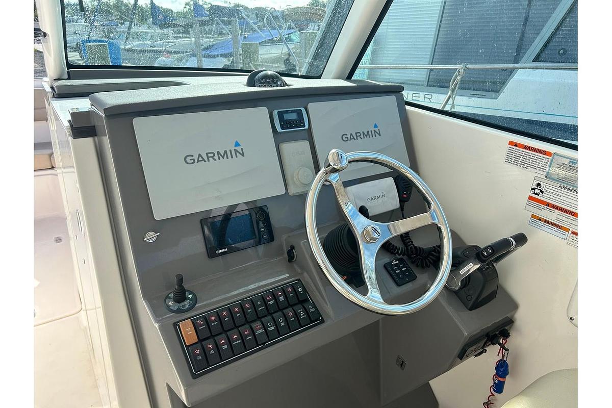 Used 2015 Pursuit DC 325 Dual Console