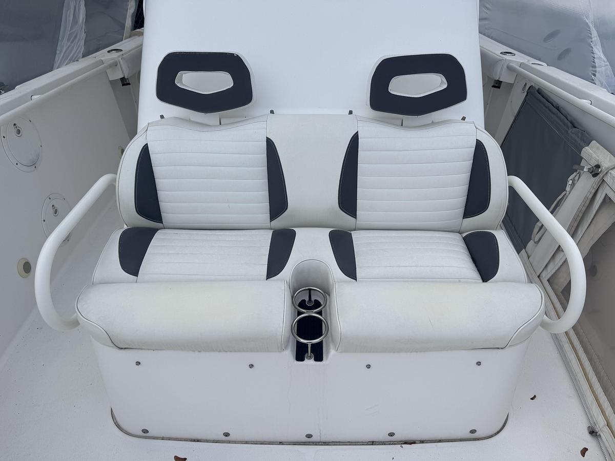 Used 2006 Everglades 290 Pilot