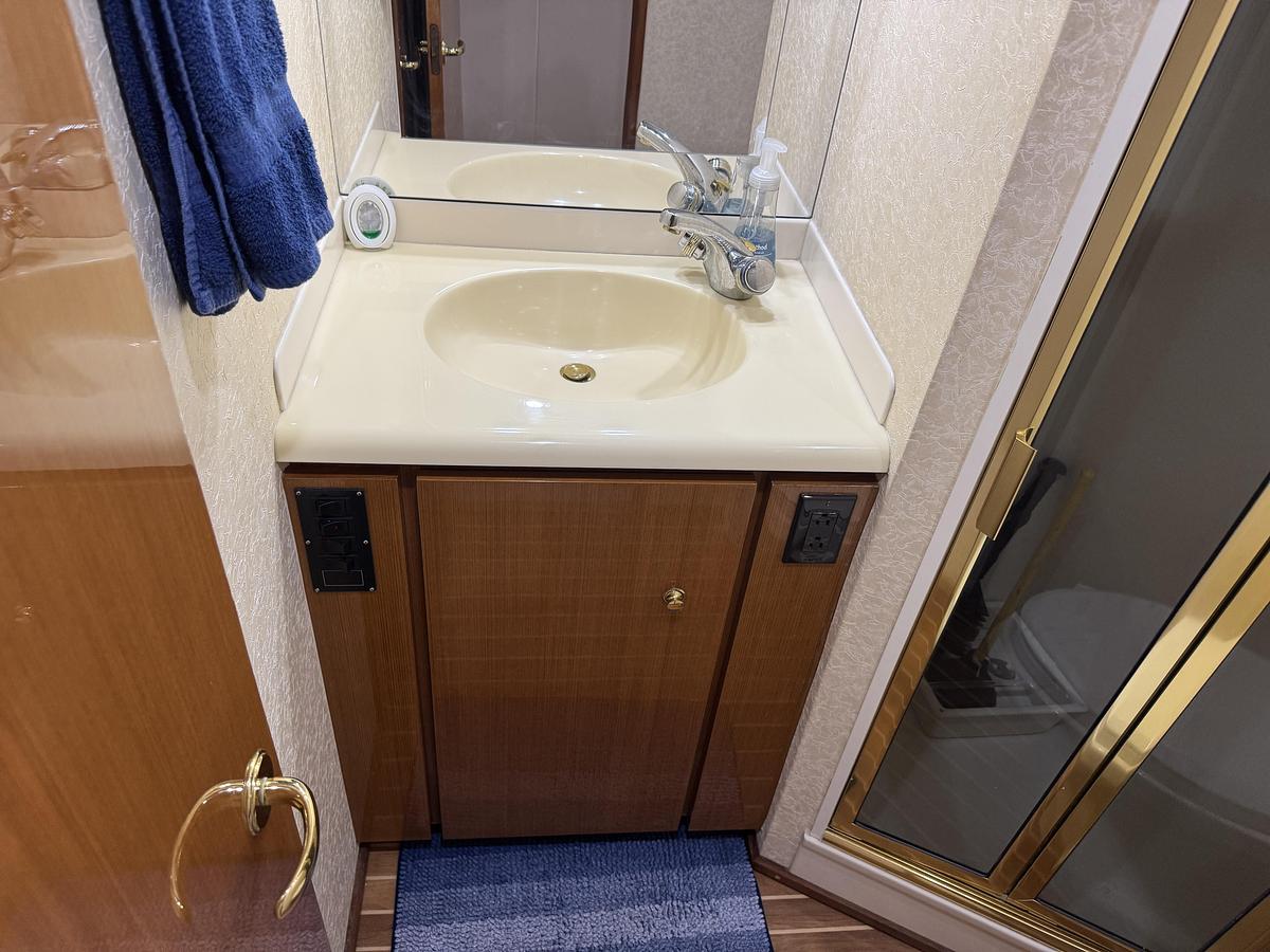 Used 2002 Viking 61 Enclosed Bridge