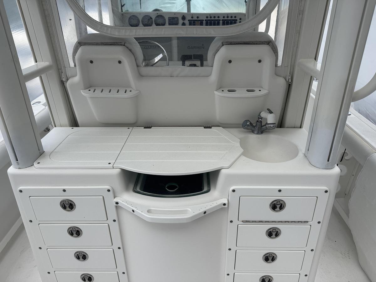 Used 2006 Everglades 290 Pilot