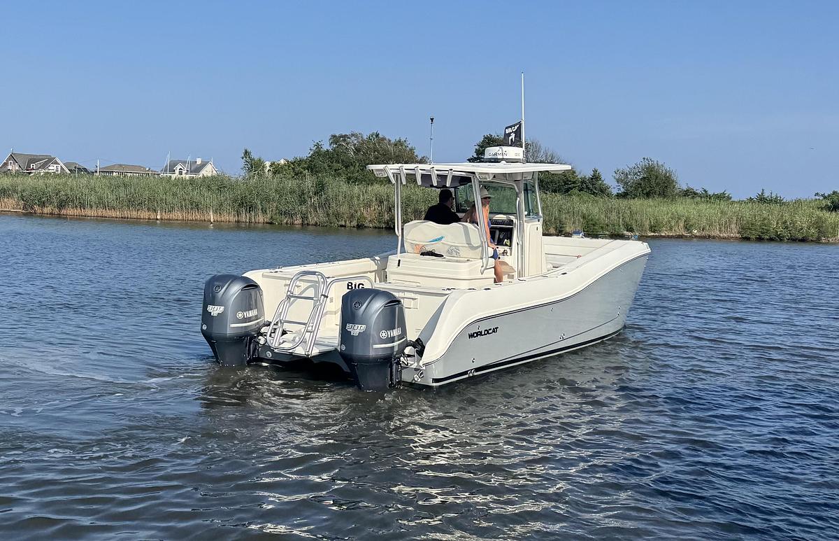 Used 2012 World Cat 320 CC