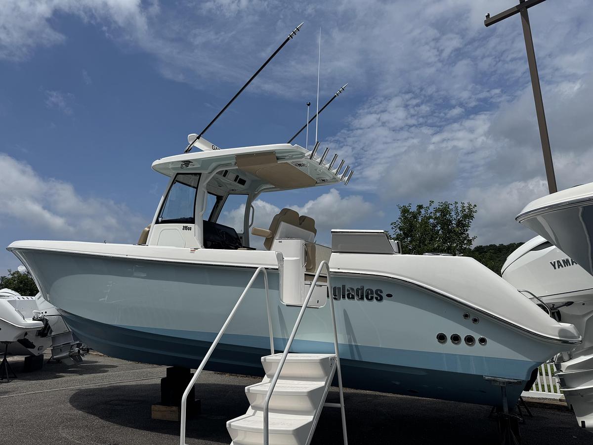 Used 2024 Everglades 315cc