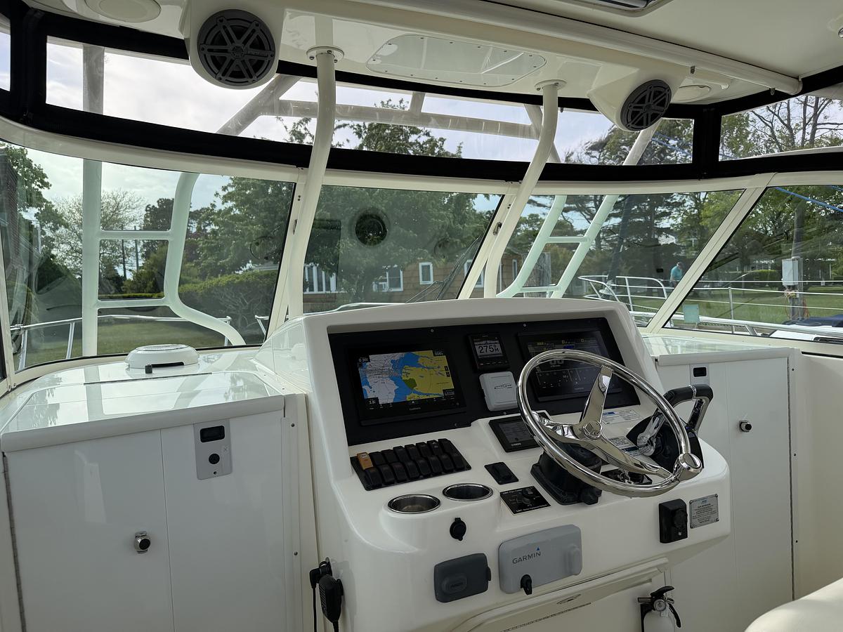 Used 2016 World Cat 320EC