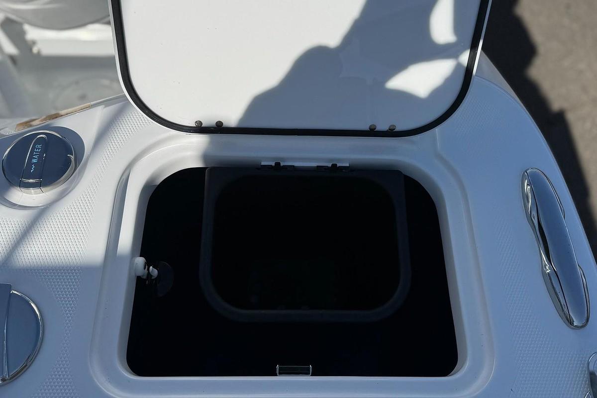 2025 Everglades 285 Center Console