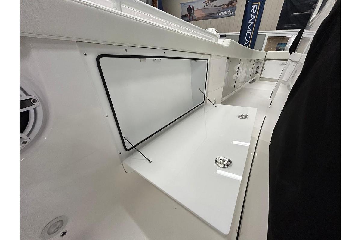 2024 Everglades 285 Center Console