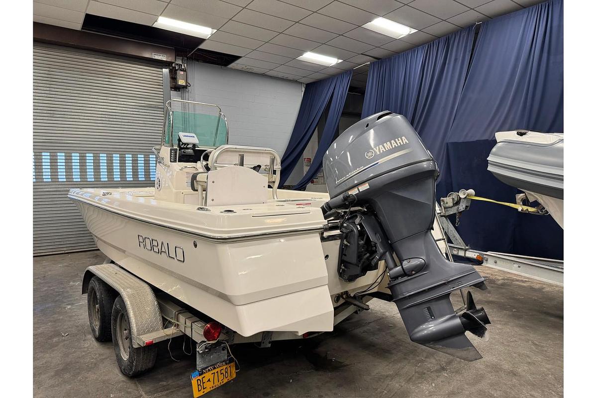 Used 2014 Robalo 206 Cayman