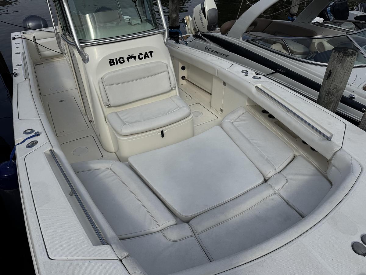 Used 2012 World Cat 320 CC