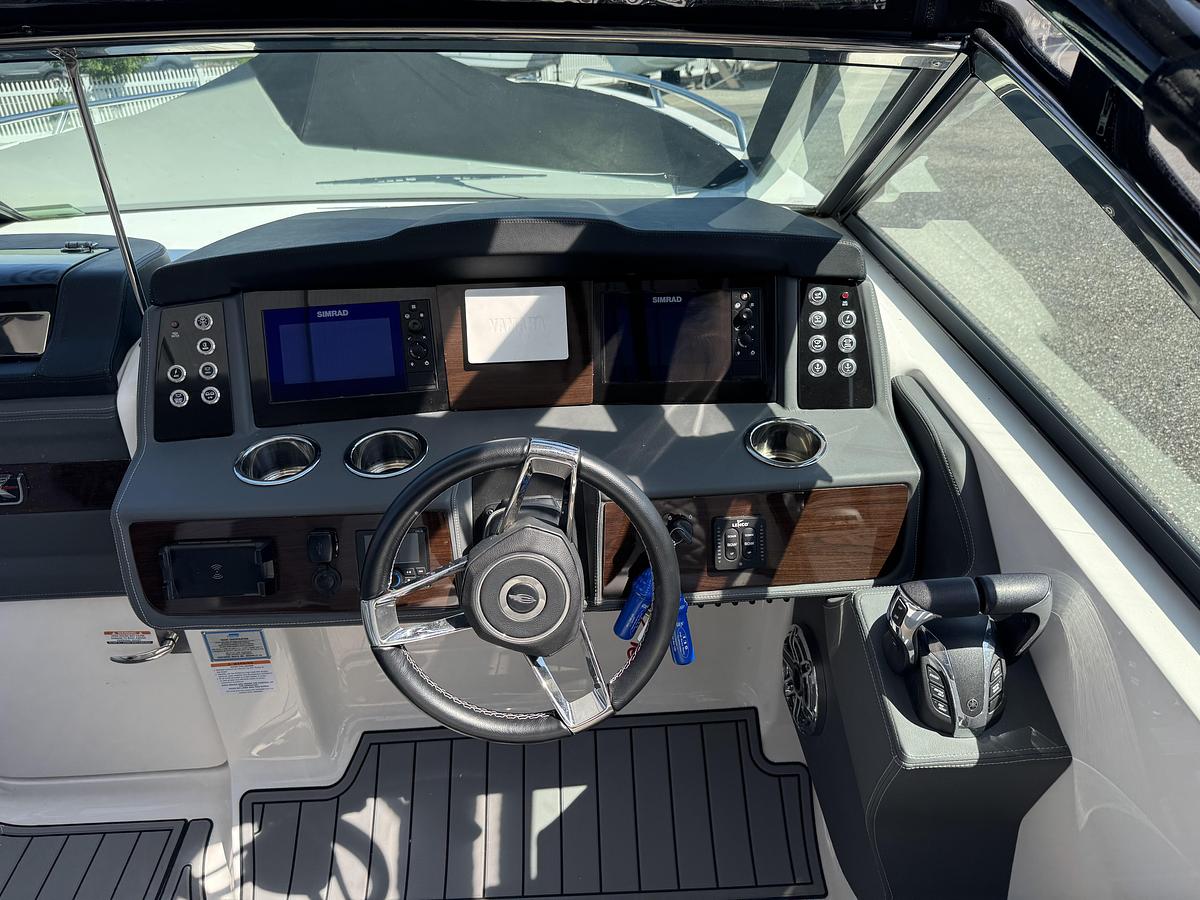 Used 2023 Chaparral 280 OSX