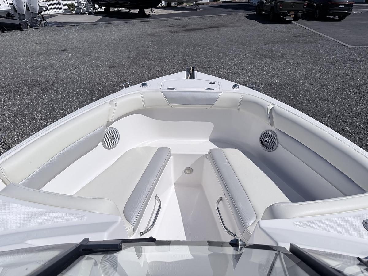Used 2014 Everglades 230DC