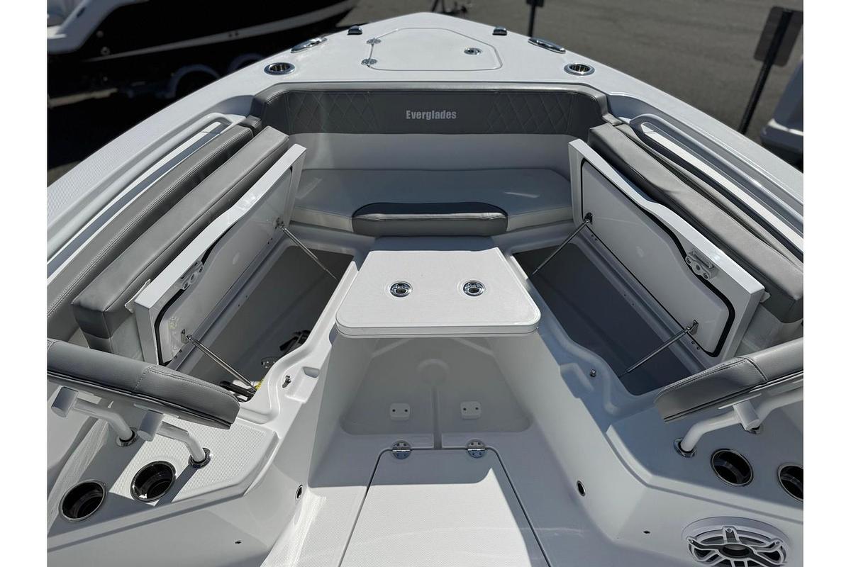 2025 Everglades 285 Center Console
