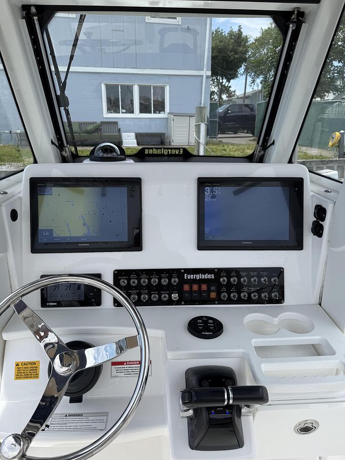 Used 2016 Everglades 255cc