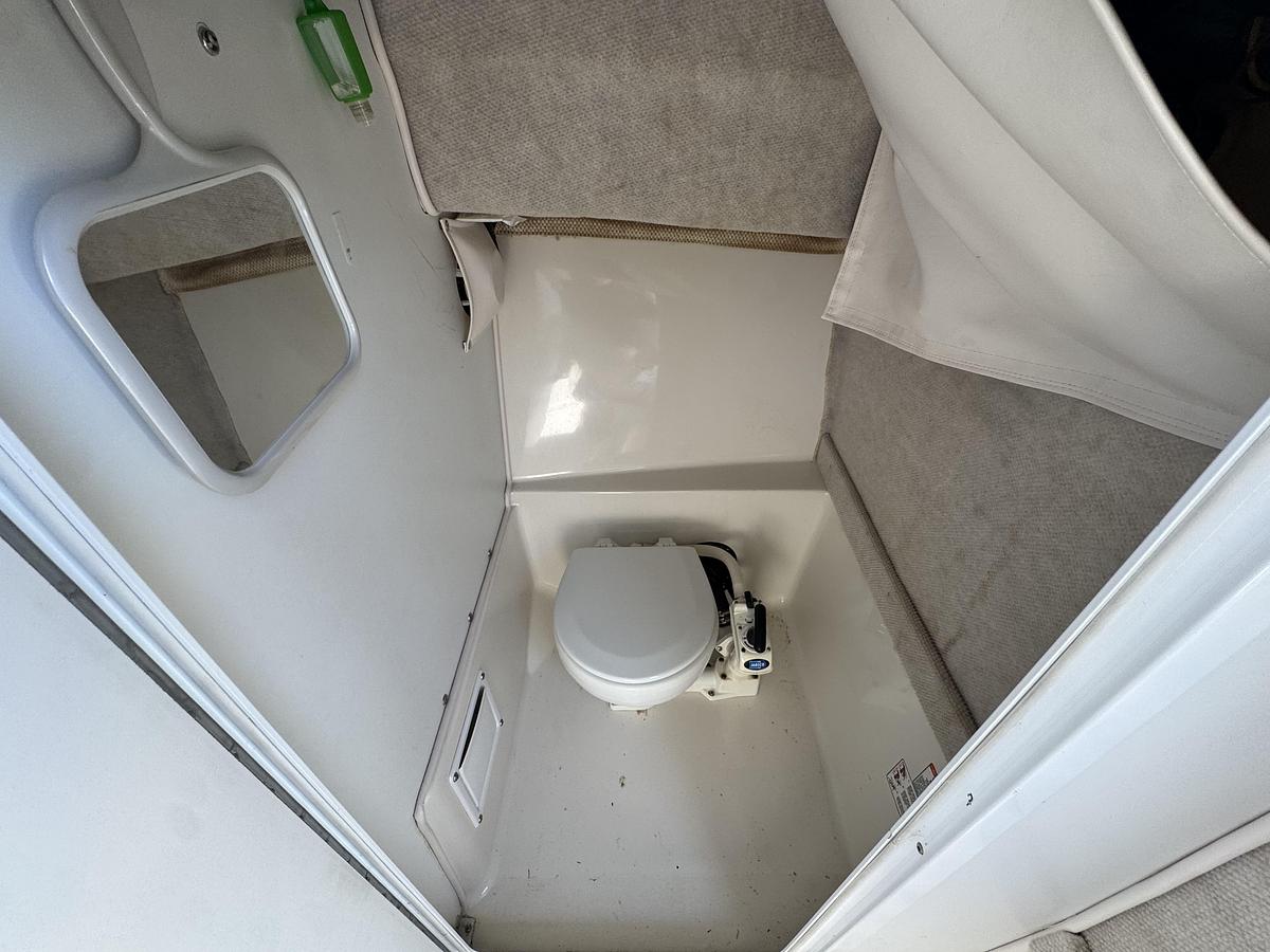 Used 2004 Seaswirl Striper 2601