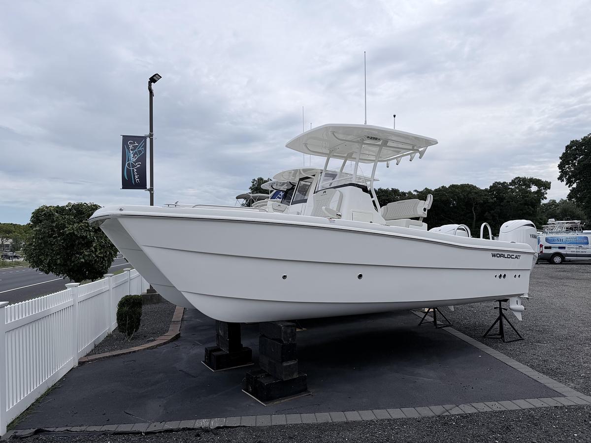2027 World Cat 235HB
