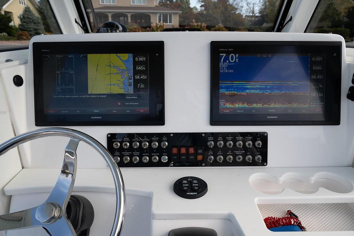 Used 2019 Everglades 295 Center Console