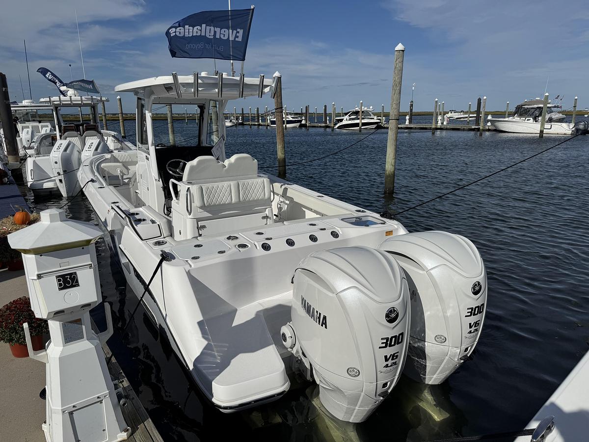 2024 Everglades 285 Center Console