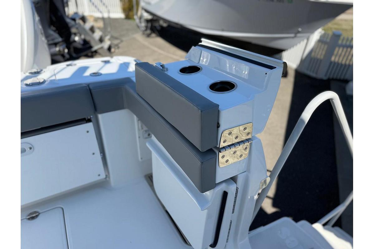2025 Everglades 285 Center Console