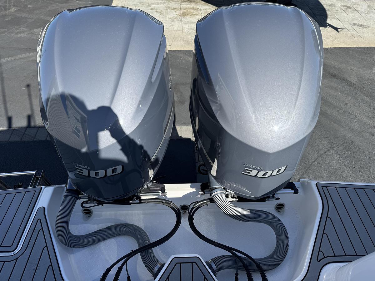 Used 2021 Everglades 295 Center Console