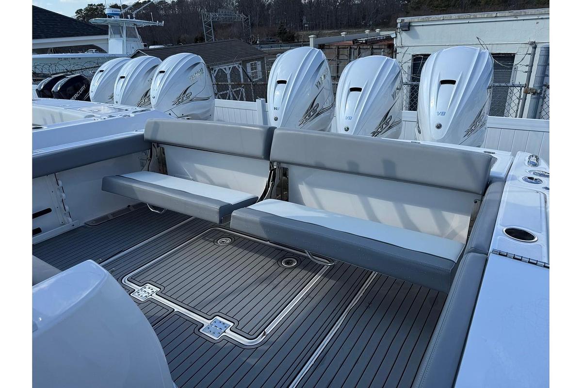 Used 2022 Everglades 395cc