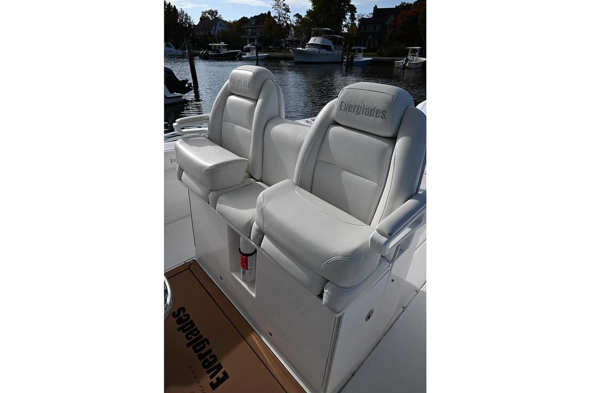 Used 2019 Everglades 295 Center Console