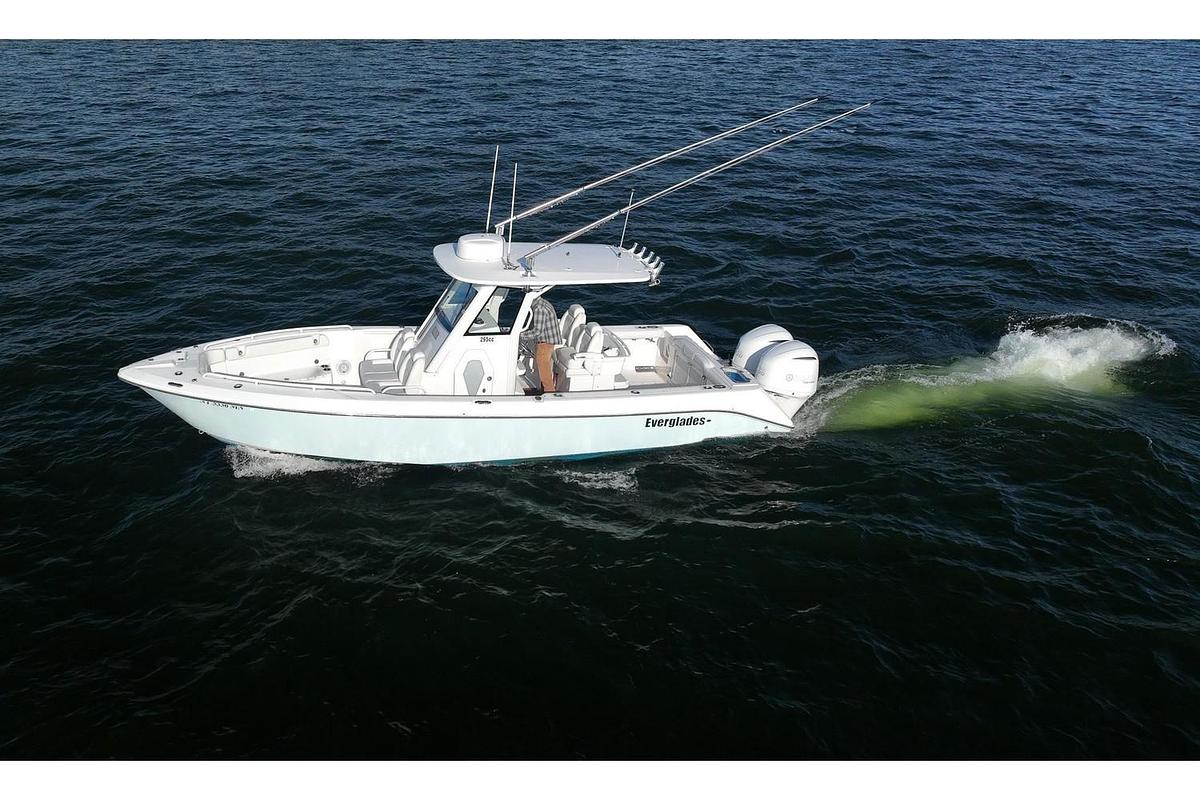 Used 2019 Everglades 295 Center Console