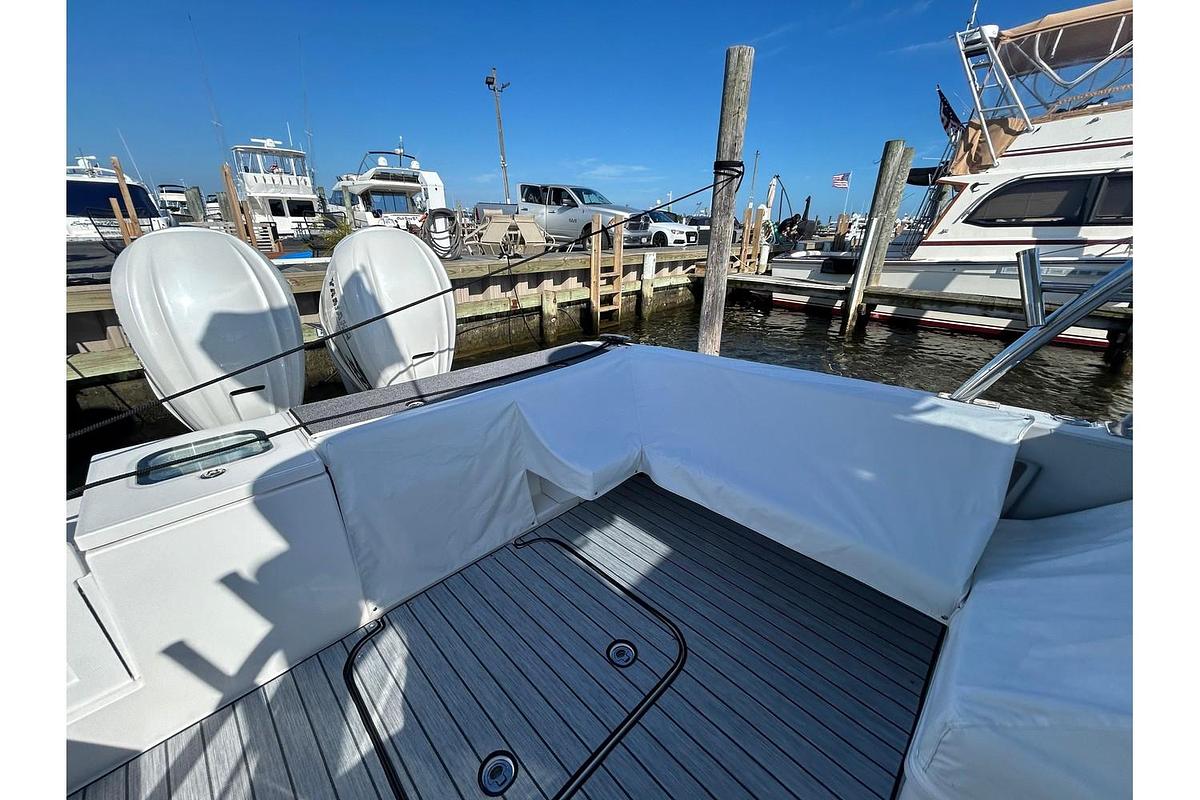 Used 2019 Everglades 340DC