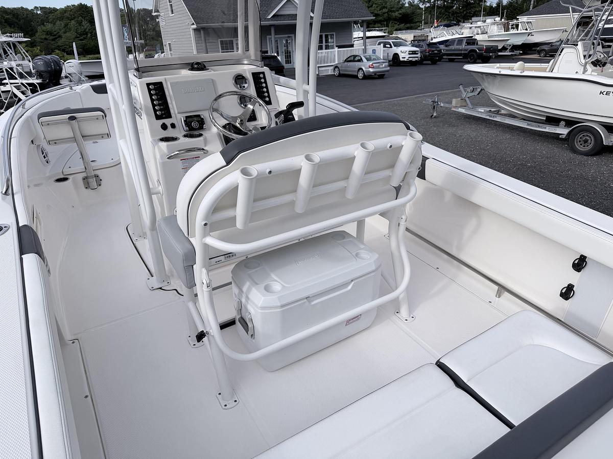 Used 2022 Robalo R222 Explorer