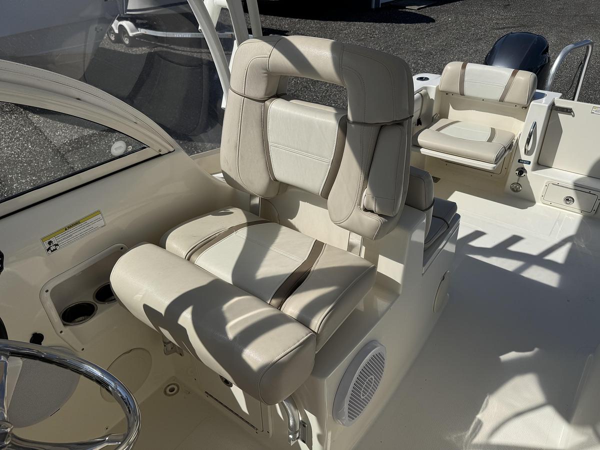 Used 2016 World Cat 255DC